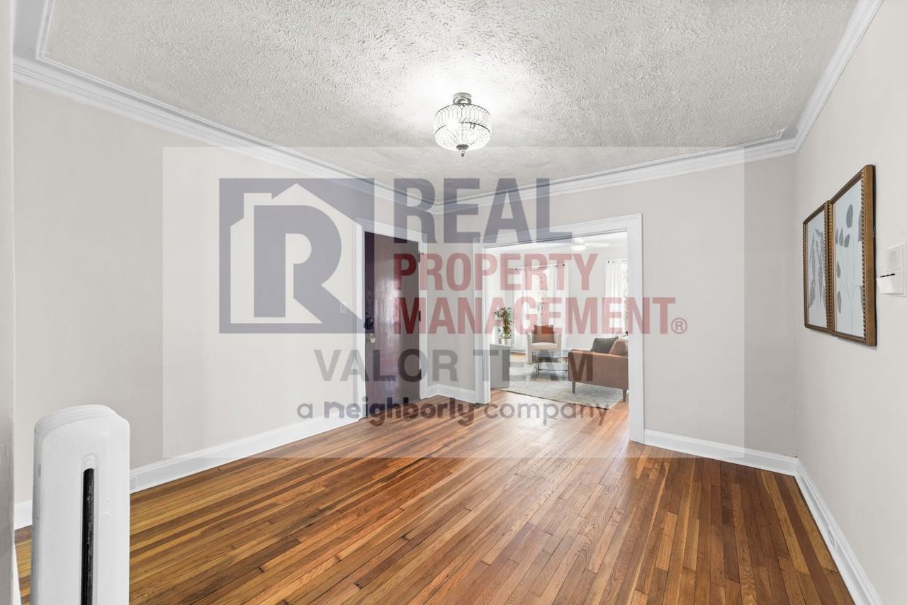 2617 Euclid Heights Blvd - Photo 3 of 22