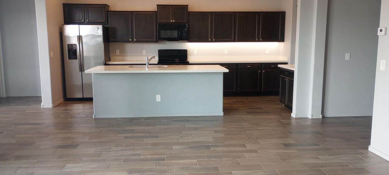 765 N Soto St - Photo 4 of 16