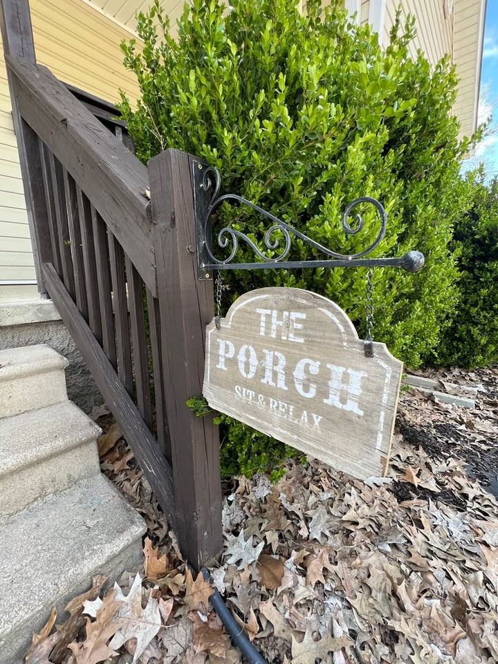 125 Laura St - Photo 3 of 10