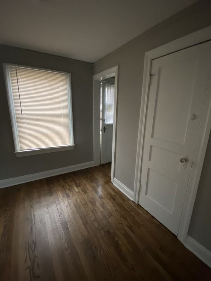 515-517 W 14th - Photo 2 of 13