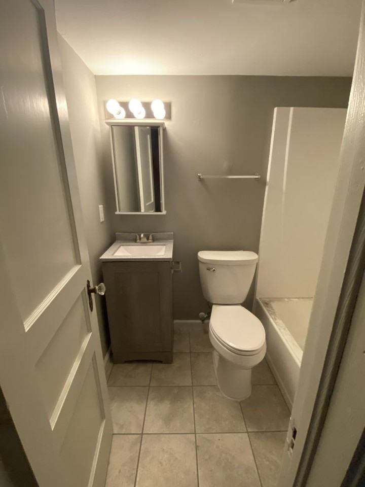 515-517 W 14th - Photo 3 of 13