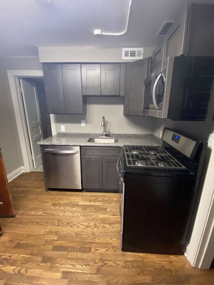 515-517 W 14th - Photo 4 of 13