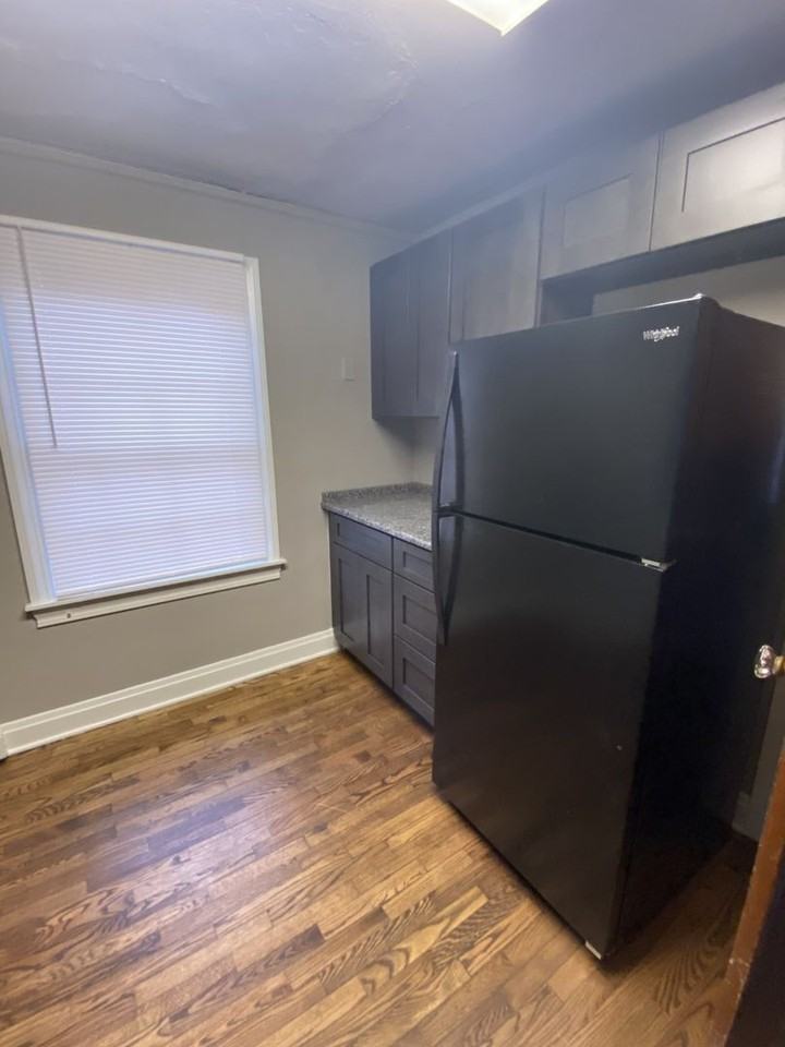 515-517 W 14th - Photo 5 of 13