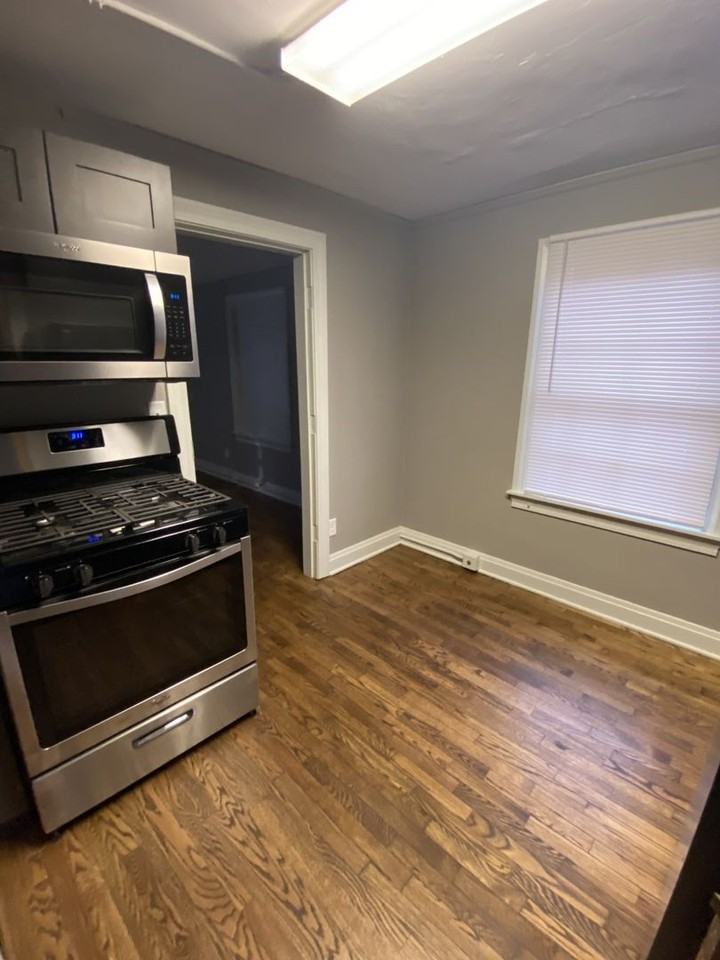 515-517 W 14th - Photo 6 of 13