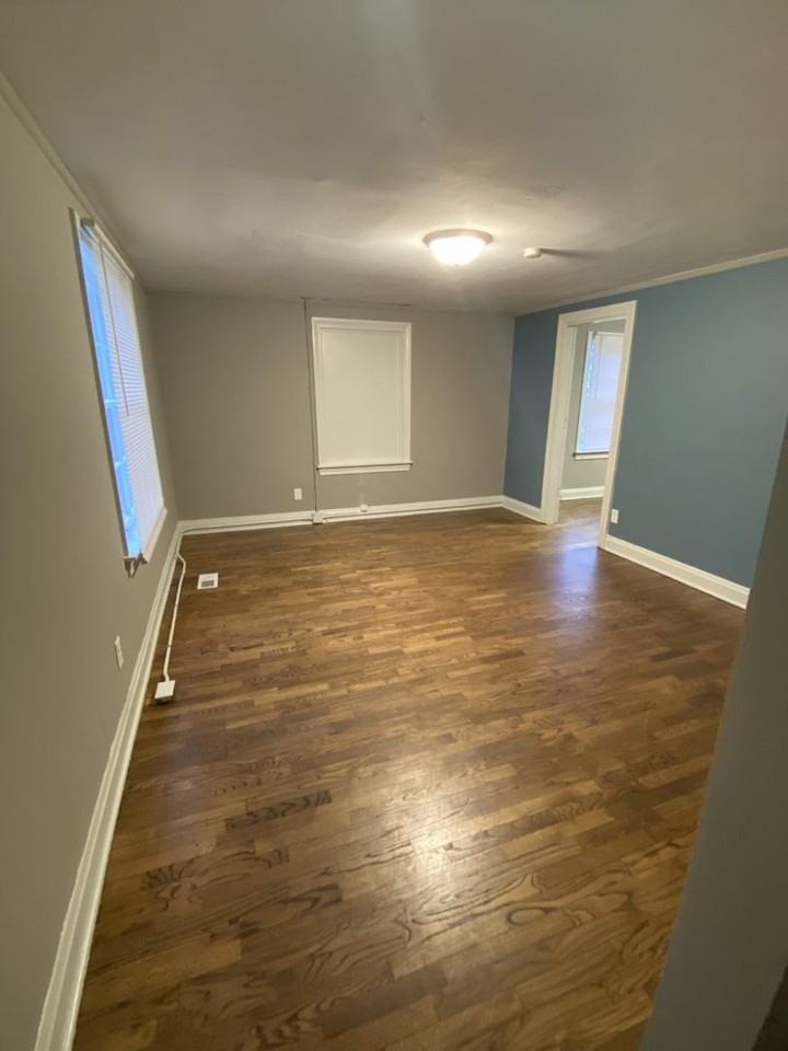 515-517 W 14th - Photo 7 of 13