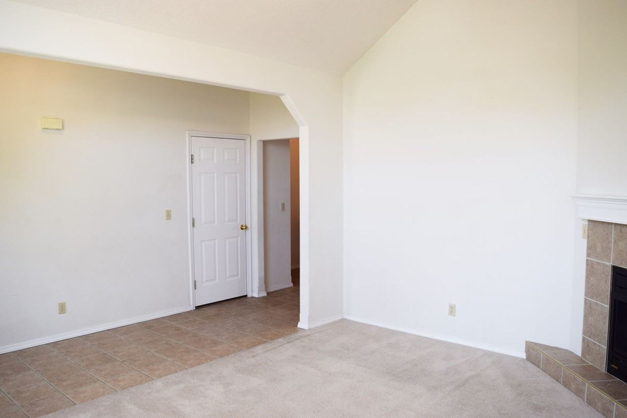 318 Carmel Valley Way - Photo 5 of 30