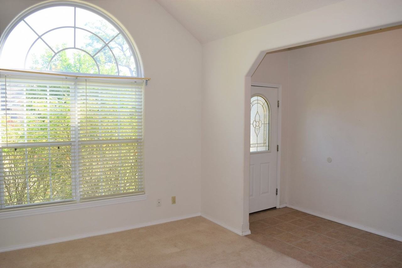 318 Carmel Valley Way - Photo 4 of 30