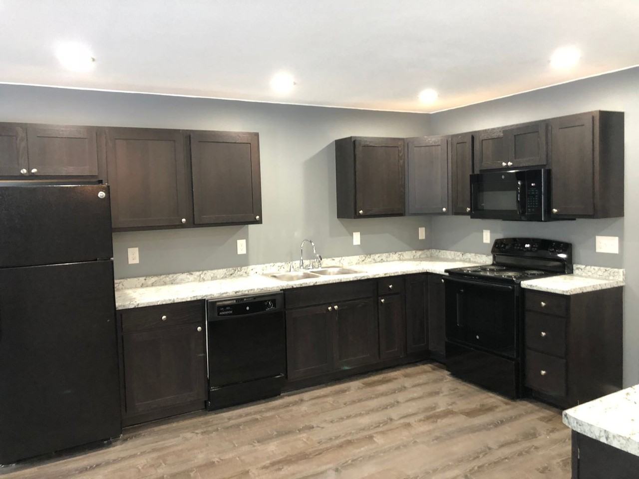 2102 Shortess Dr - Photo 2 of 12