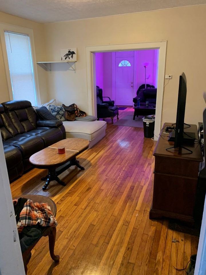 2293 Summit St - Photo 2 of 6