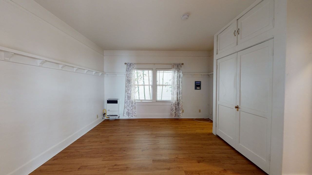 1015 A Ave #2 - Photo 4 of 10