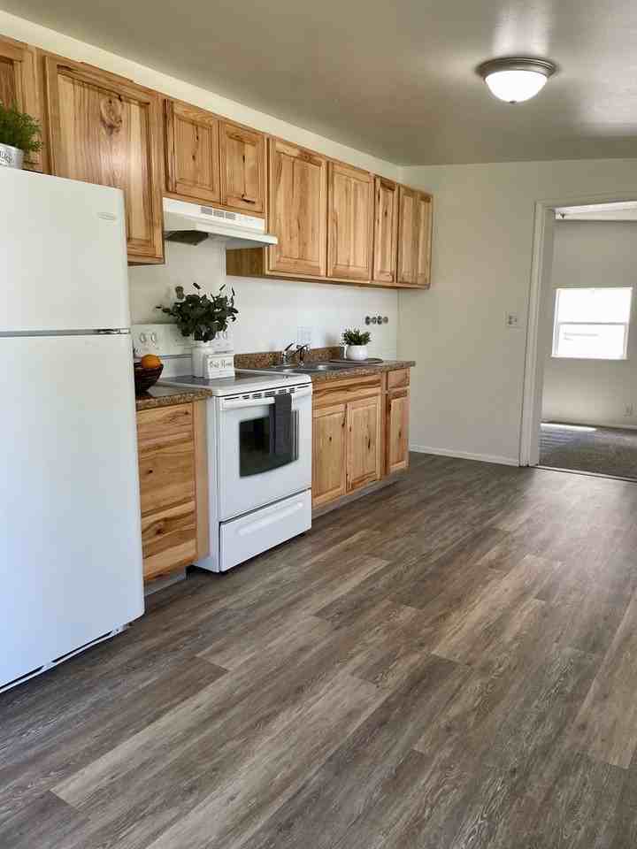 1006 N Jefferson Ave - Photo 2 of 15