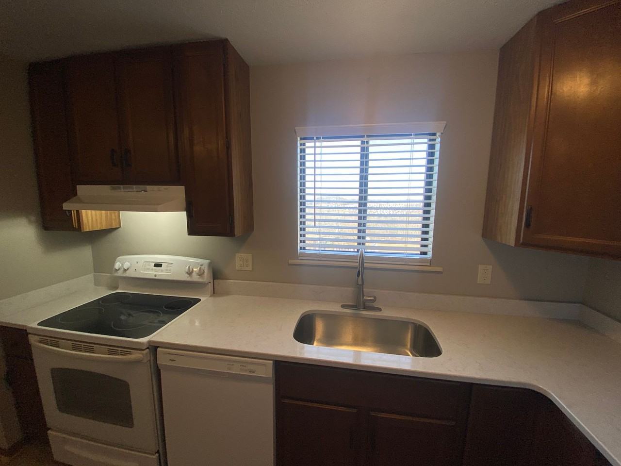 162 E Hillview Dr - Photo 7 of 14