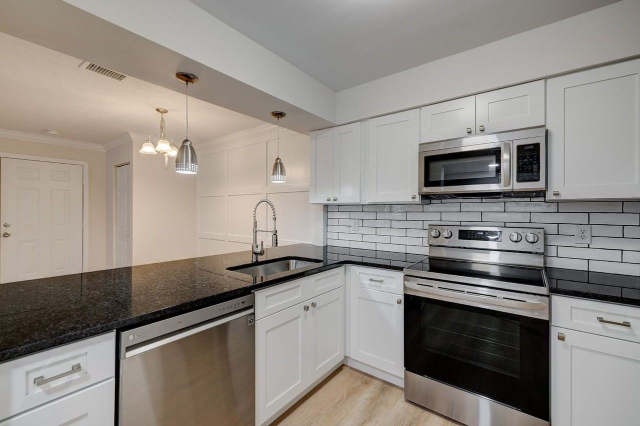 5562 E Virginia St - Photo 6 of 28