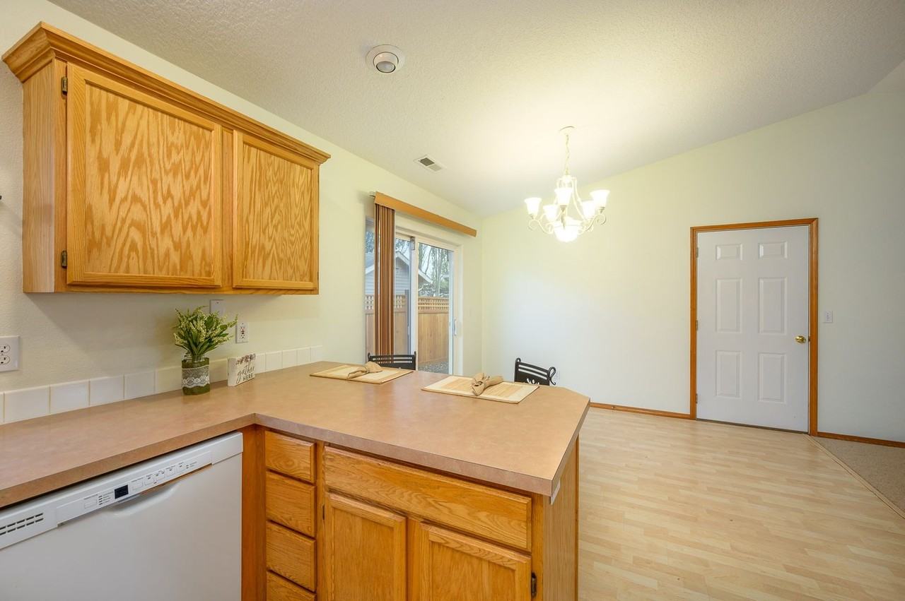 357 Ne Faulconer Ct - Photo 5 of 26