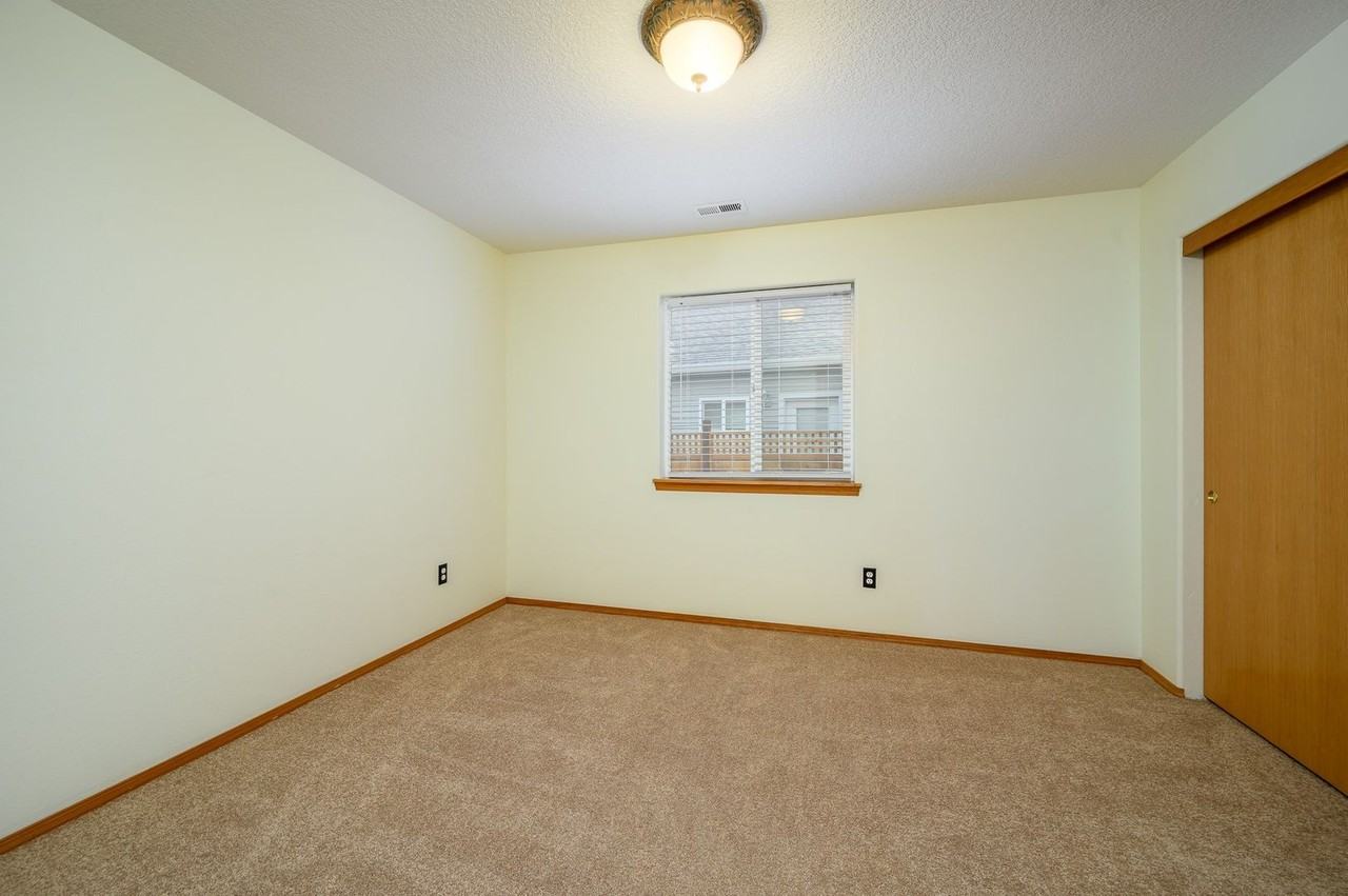 357 Ne Faulconer Ct - Photo 4 of 26