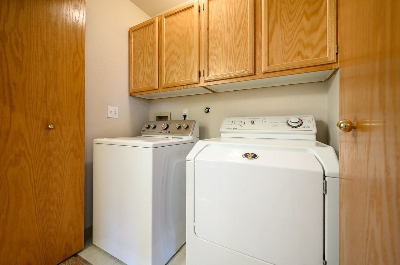 357 Ne Faulconer Ct - Photo 3 of 26
