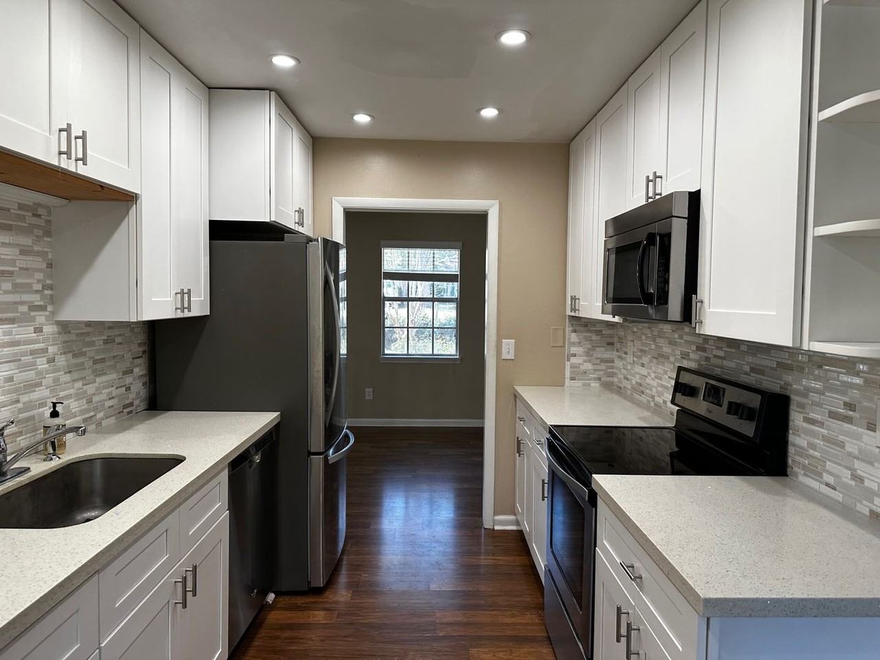 1221 Winifred Dr - Photo 3 of 15