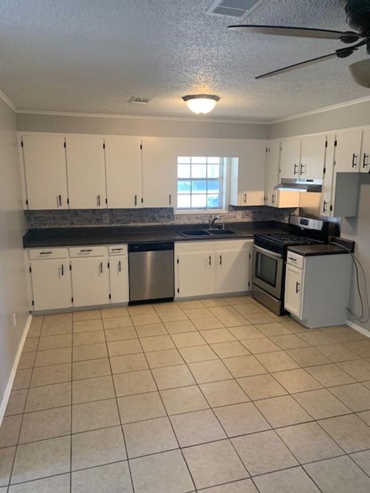 1163 N Eshman Ave - Photo 2 of 11