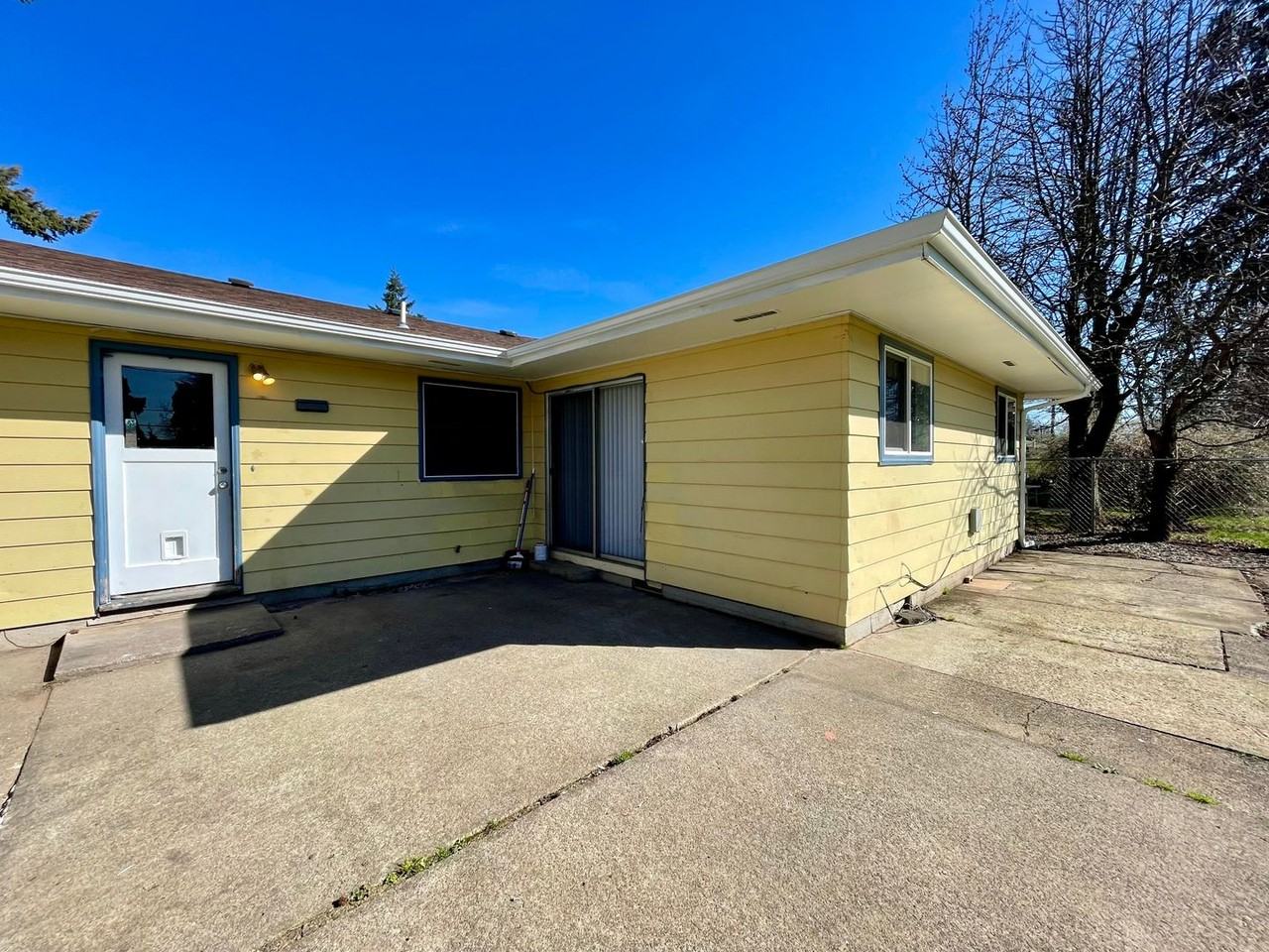 11726 Ne Russell St - Photo 3 of 26