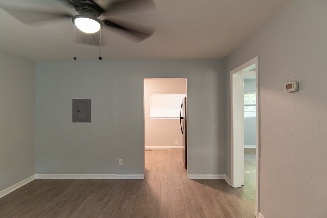 1343 Charlotte St - Photo 5 of 21