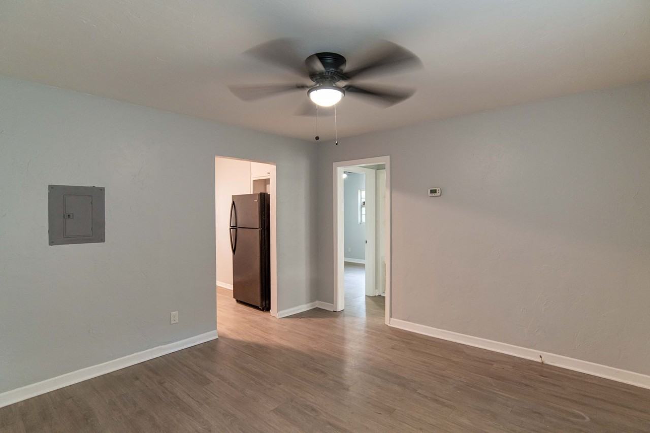 1343 Charlotte St - Photo 6 of 21