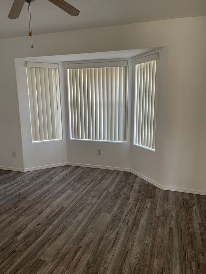 11511 S Prescott Ave - Photo 3 of 24