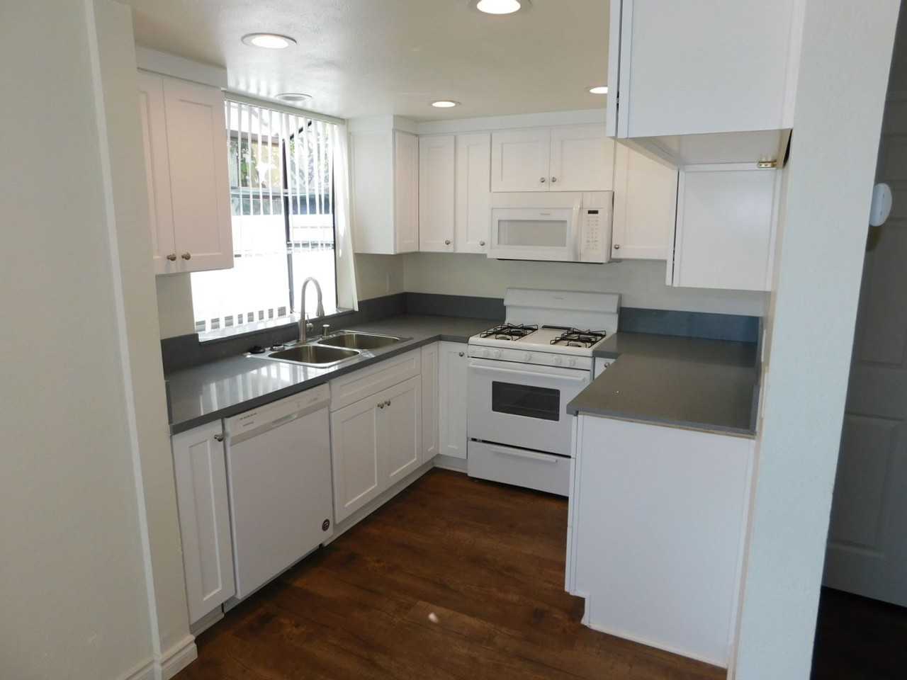 11310 Dale St - Photo 7 of 19