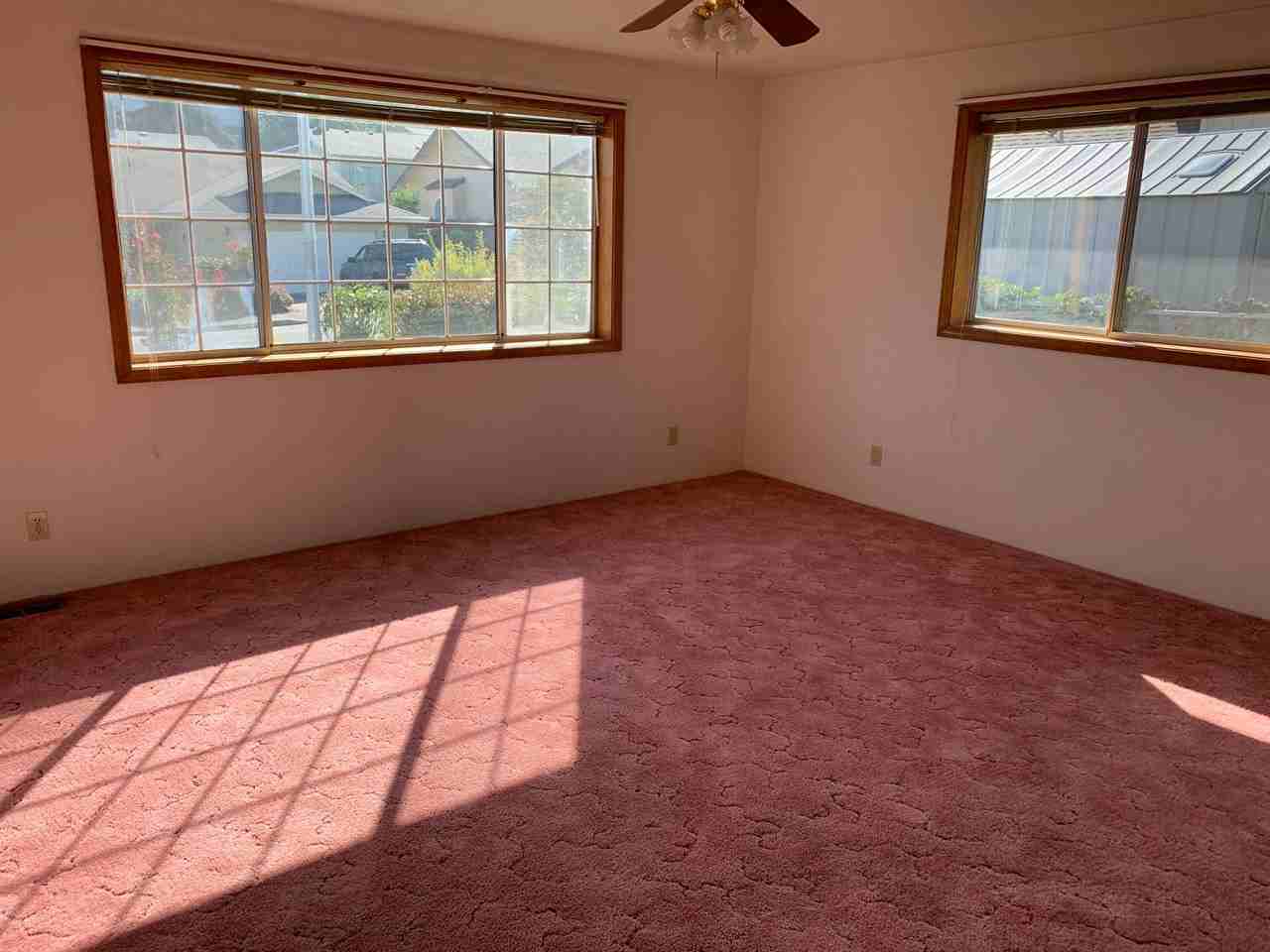 2220 Nw Cabrillo Ct - Photo 5 of 13