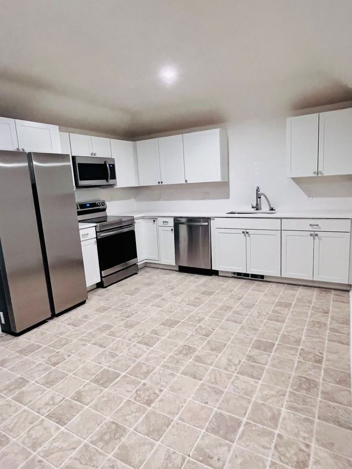 809 N 3rd Ave - Photo 4 of 23