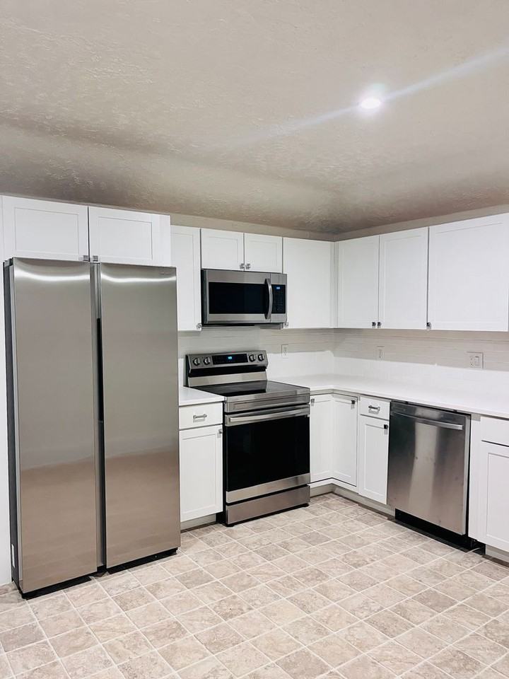 809 N 3rd Ave - Photo 7 of 23