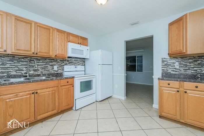 6203 Dublin Dr - Photo 3 of 17