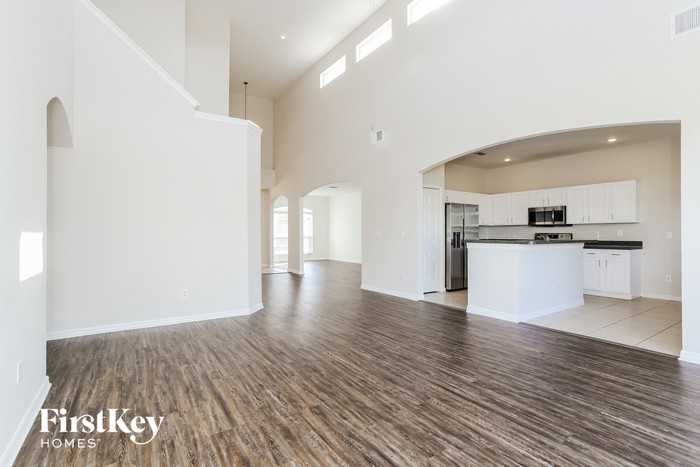 2800 Sweetspire Cir - Photo 3 of 15