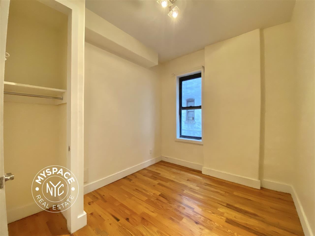 711 Saint Marks Ave #1d - Photo 3 of 7