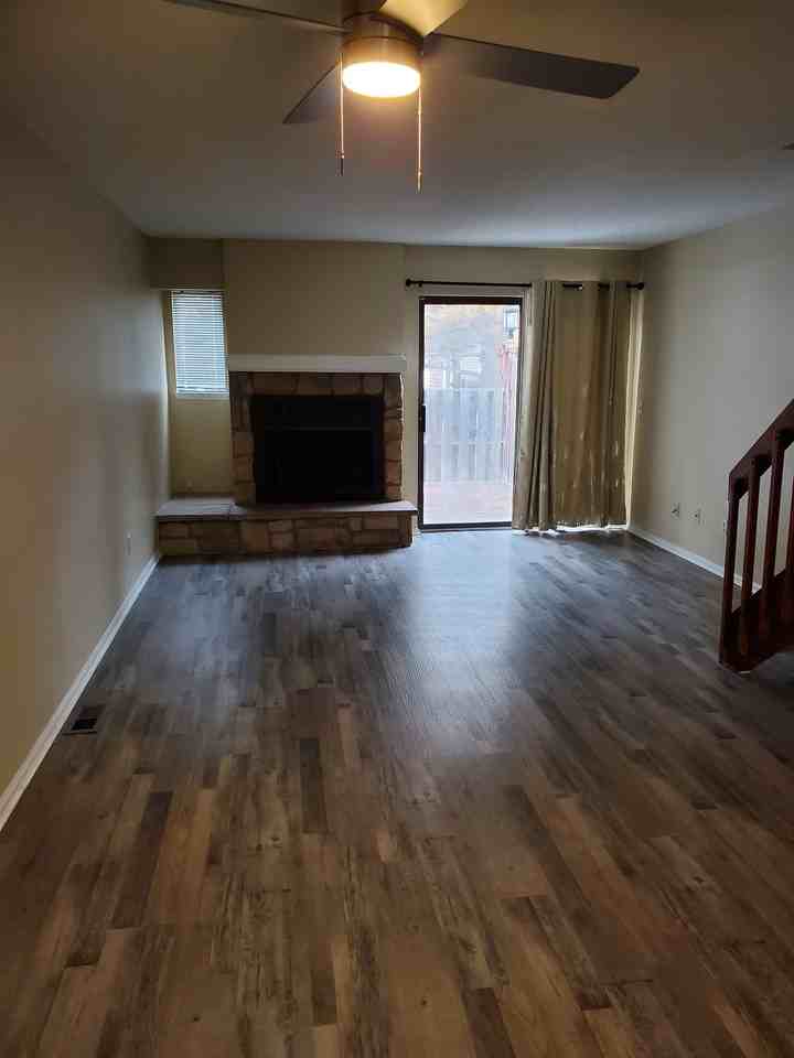 433 S Kittredge St #B - Photo 2 of 6