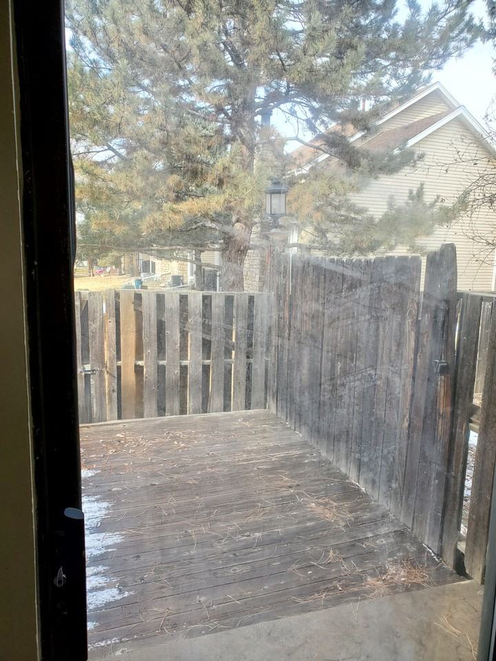433 S Kittredge St #B - Photo 4 of 6