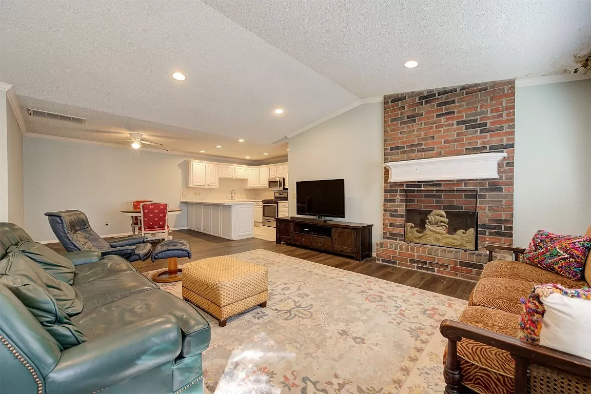 4726 Hemlock Cir #4726 - Photo 2 of 34