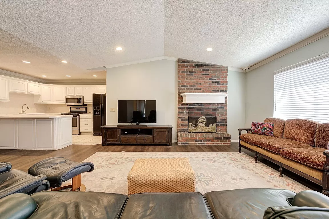 4726 Hemlock Cir #4726 - Photo 3 of 34