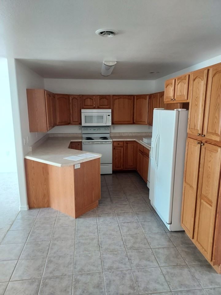 1101 Senior Village Cir #NA - Photo 2 of 6