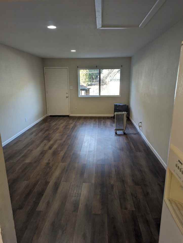 4833 Siskiyou Ave #A - Photo 3 of 11