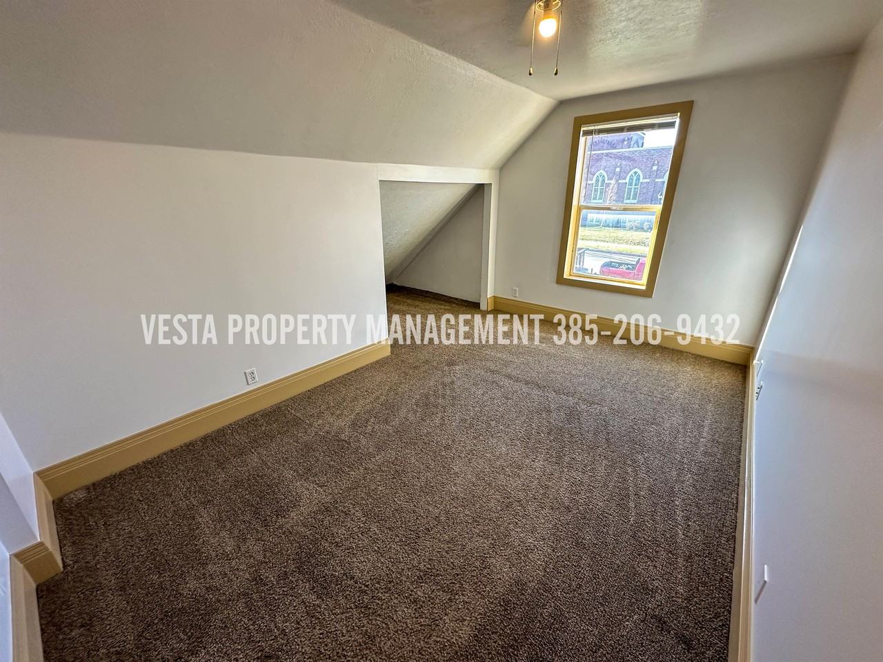 572 21st St #3 - Photo 3 of 11