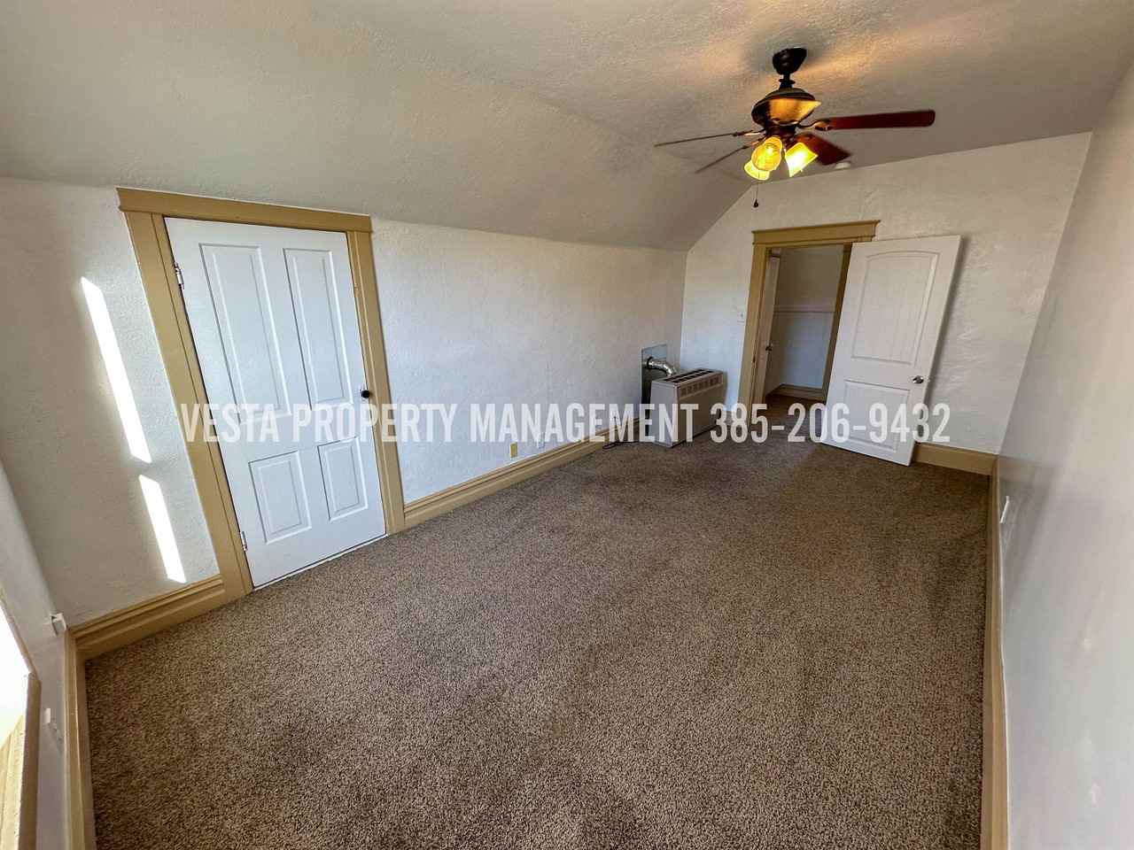 572 21st St #3 - Photo 4 of 11