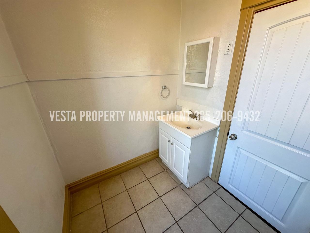 572 21st St #3 - Photo 5 of 11