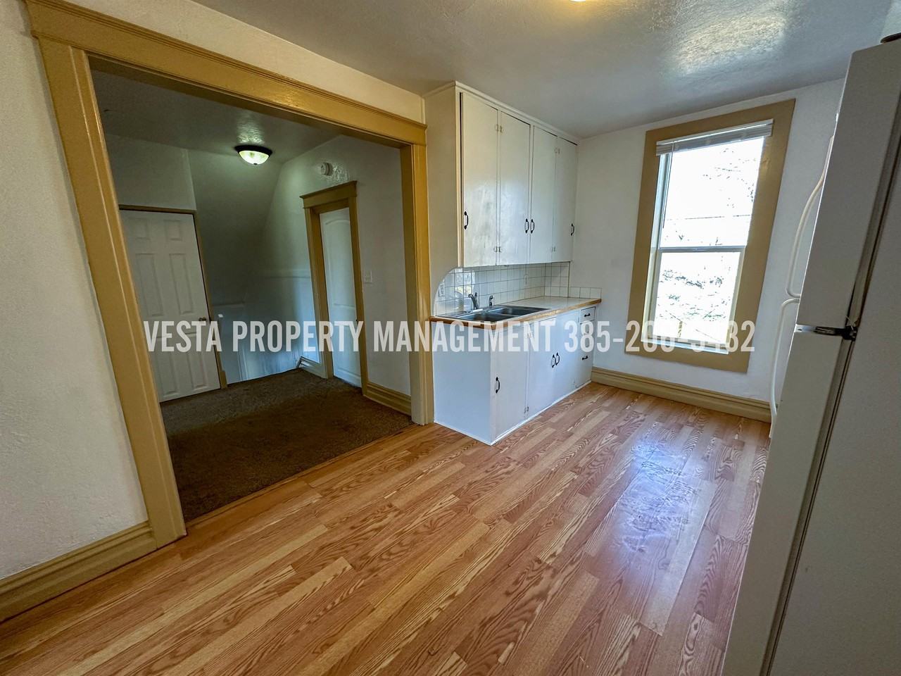 572 21st St #3 - Photo 6 of 11