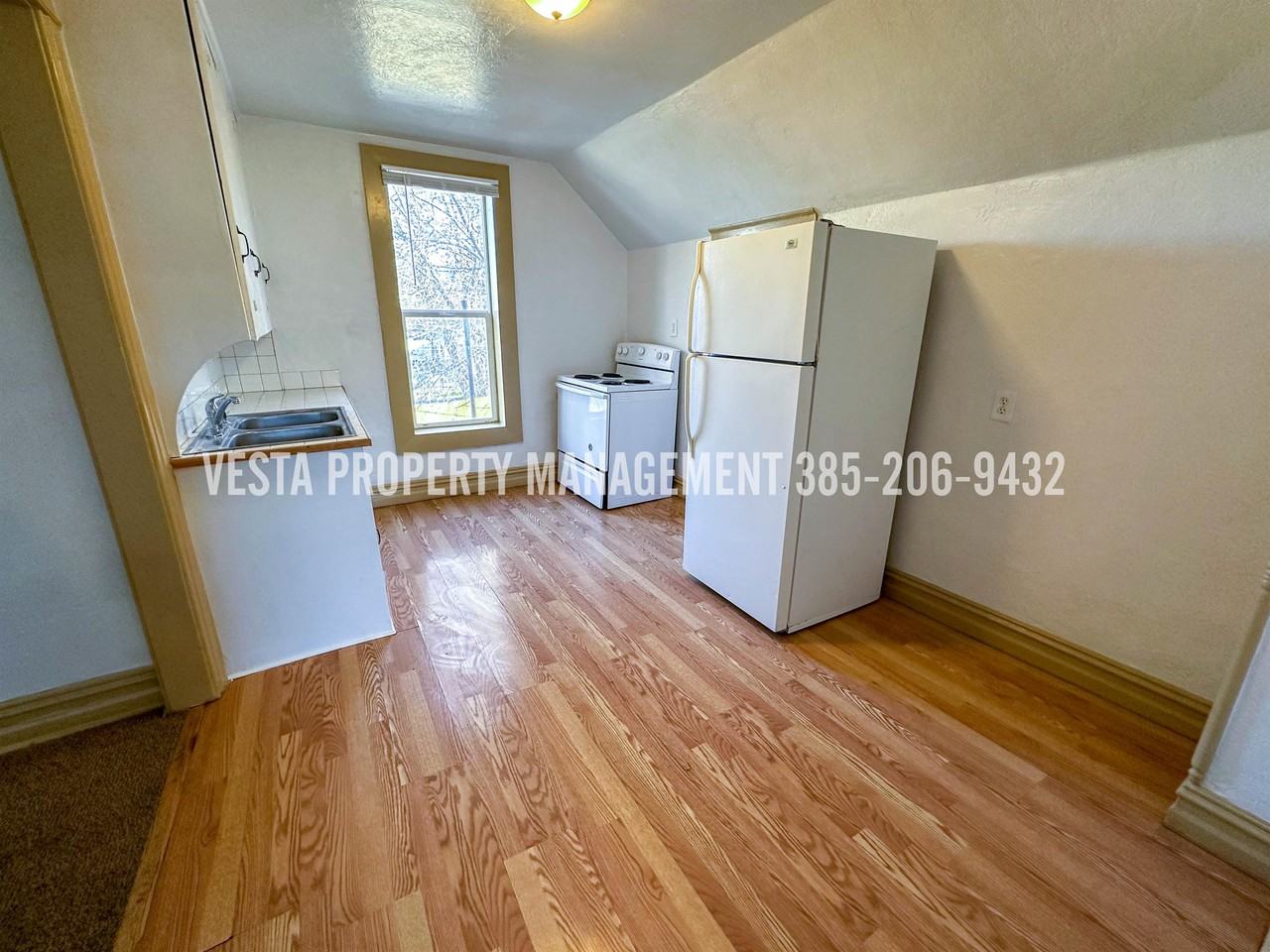 572 21st St #3 - Photo 7 of 11
