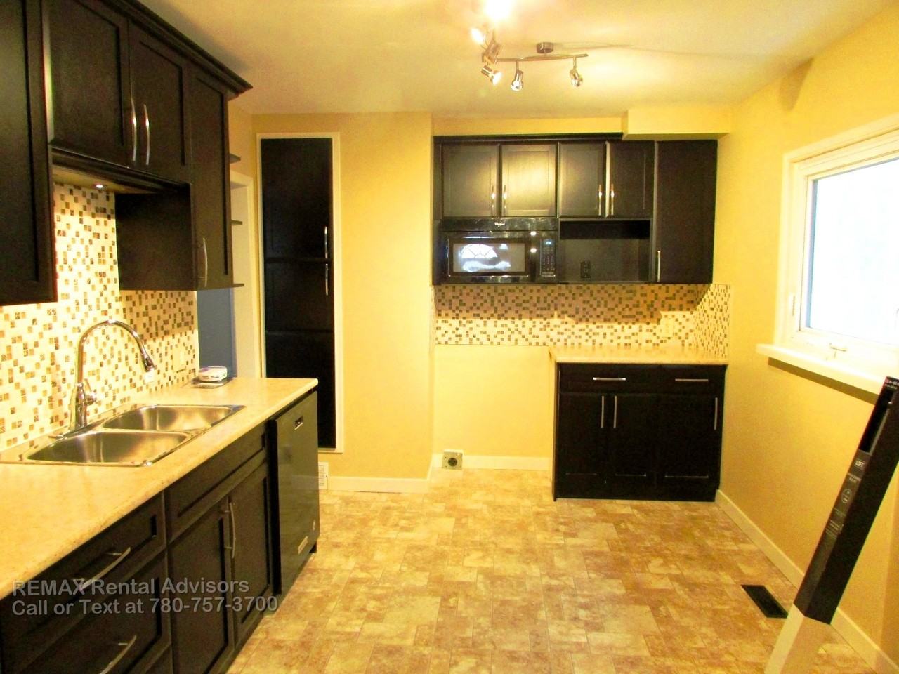 12318 88 St Nw - Photo 3 of 14