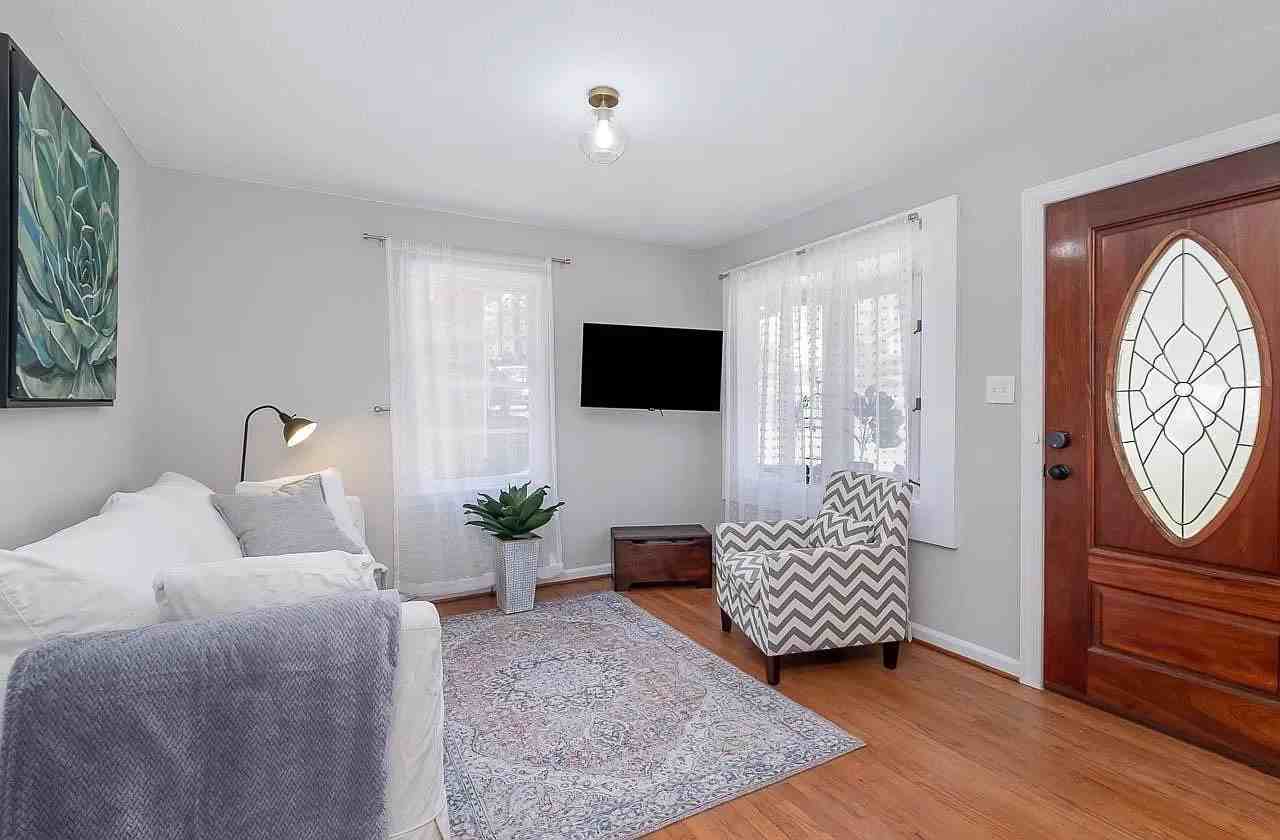 123 Archdale Dr - Photo 3 of 26