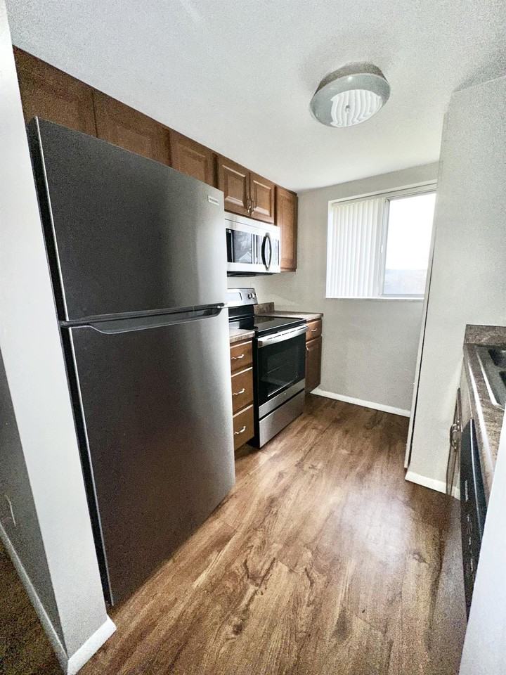 901 Lewis AvenueApt. 302 #302 - Photo 4 of 11
