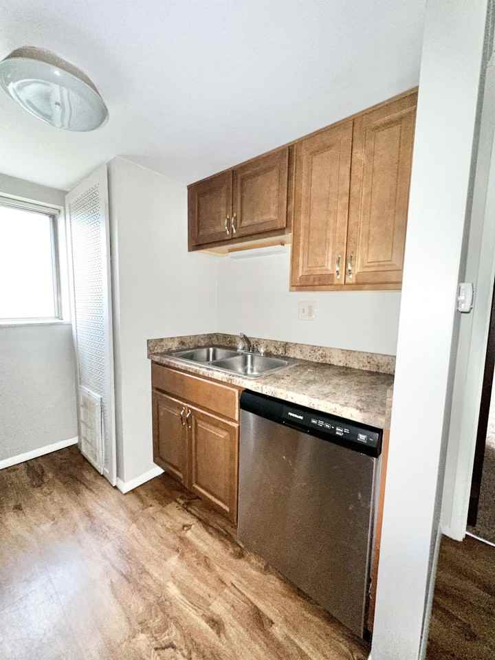 901 Lewis AvenueApt. 302 #302 - Photo 5 of 11