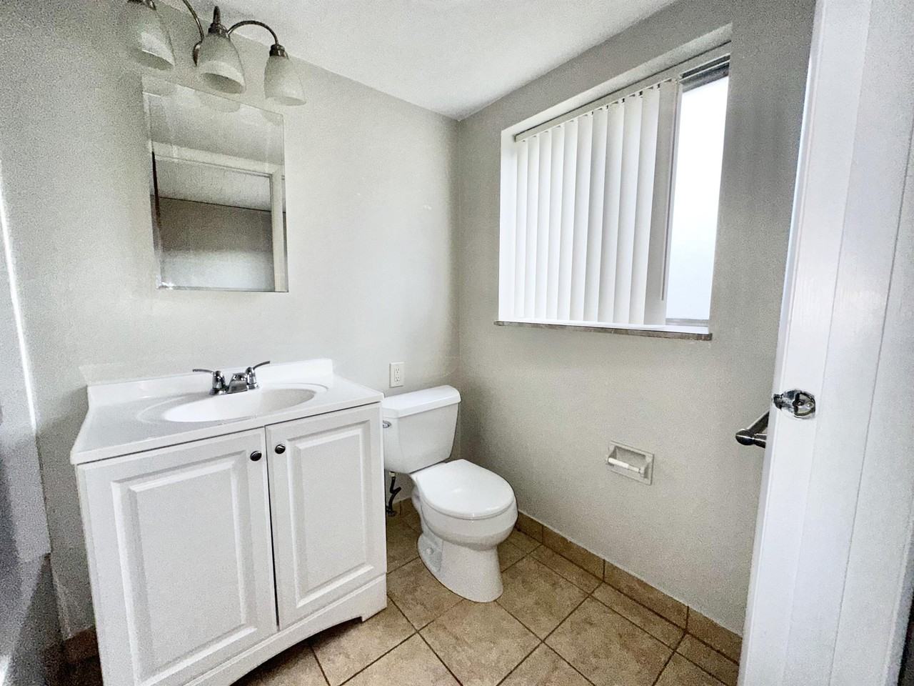 901 Lewis AvenueApt. 302 #302 - Photo 6 of 11