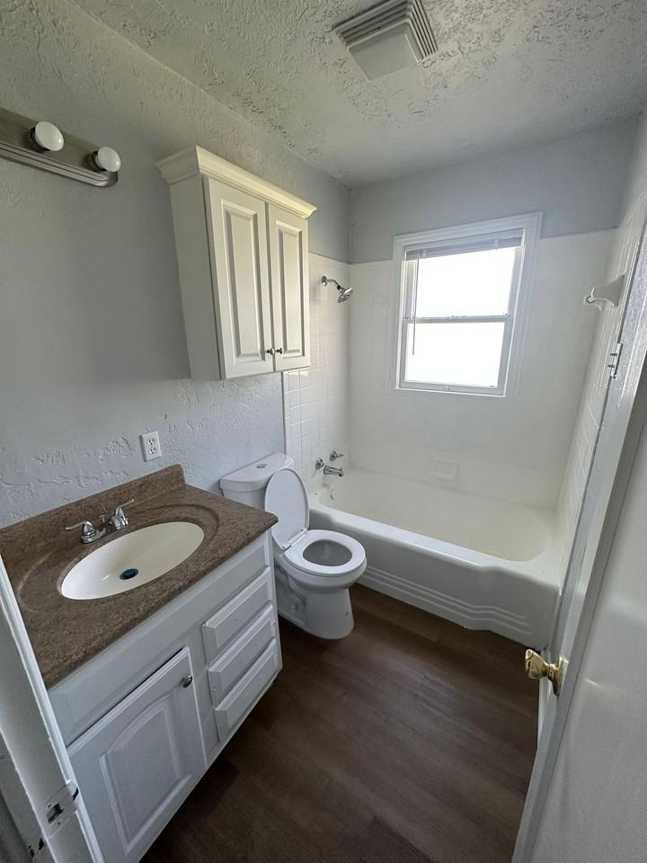 1805 Nw Kingsbury Ave #14 - Photo 5 of 6